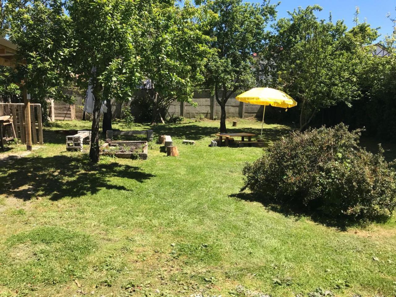 Casa Vieja Hostel & Camping Пуерто Варас Екстериор снимка
